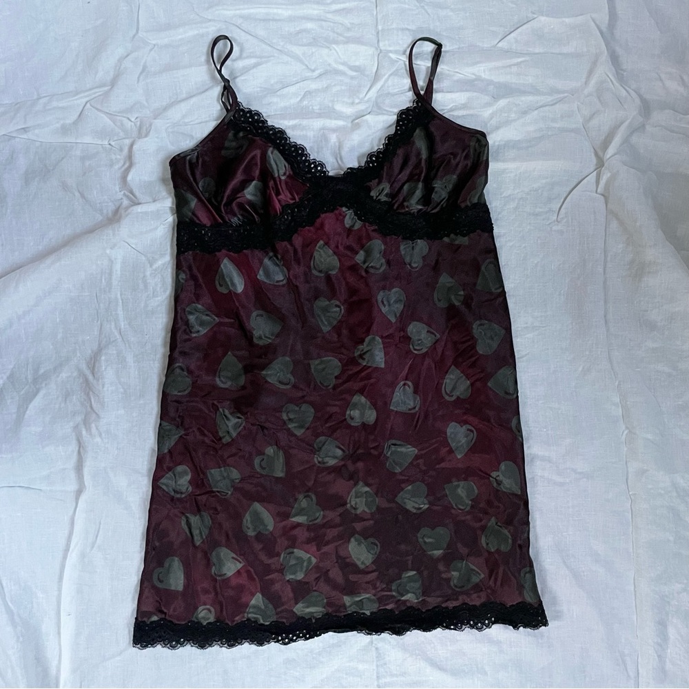 Heart detailed lace night gown